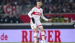 记者：曼联正权衡是否引进新中场，斯蒂勒已被列入红魔的讨论名单